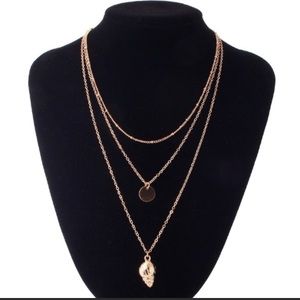 ‼️5 FOR $25‼️ 3 layer dainty shell necklace